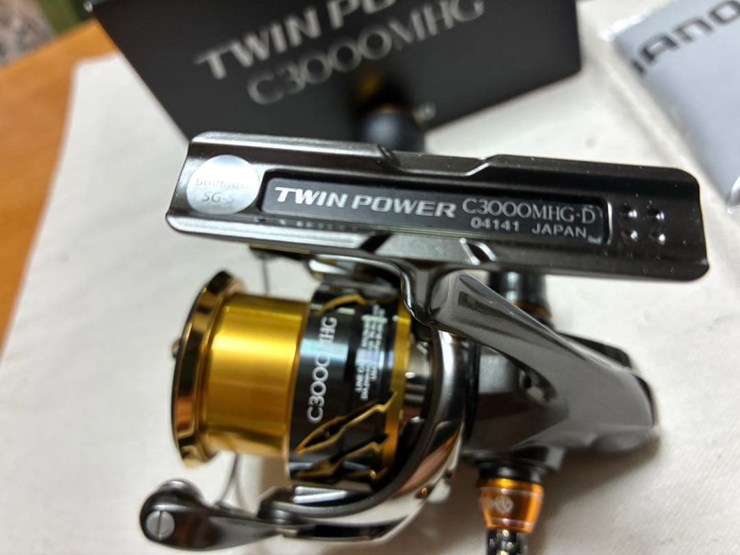 【極美品】シマノ リール20ツインパワーC3000MHG【カスタム品】