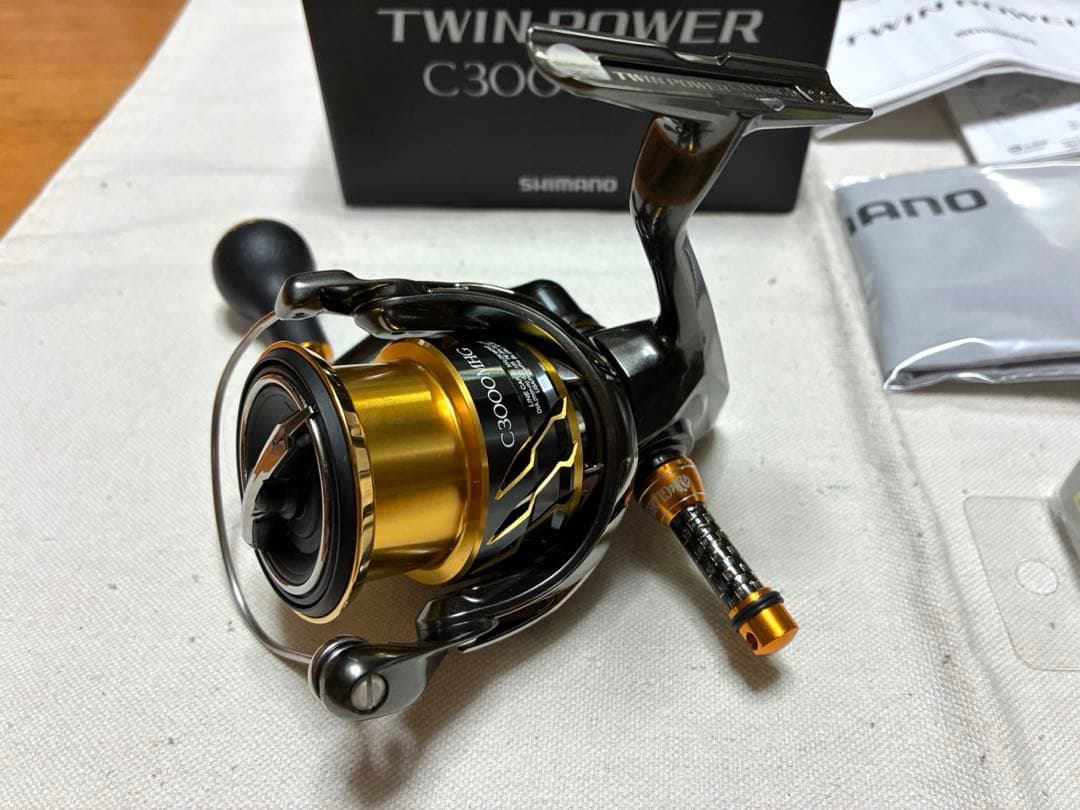 【極美品】シマノ リール20ツインパワーC3000MHG【カスタム品】