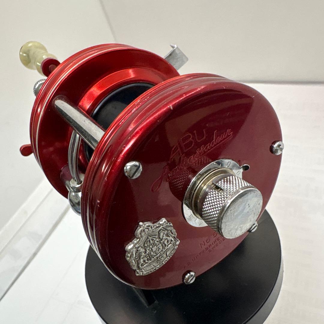 ABU Ambassadeur 5000ベイトリール レッド