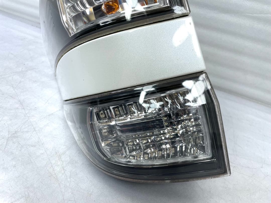 ヴェルファイア ANH20W左テールランプ コイト 58-29 LED D-34