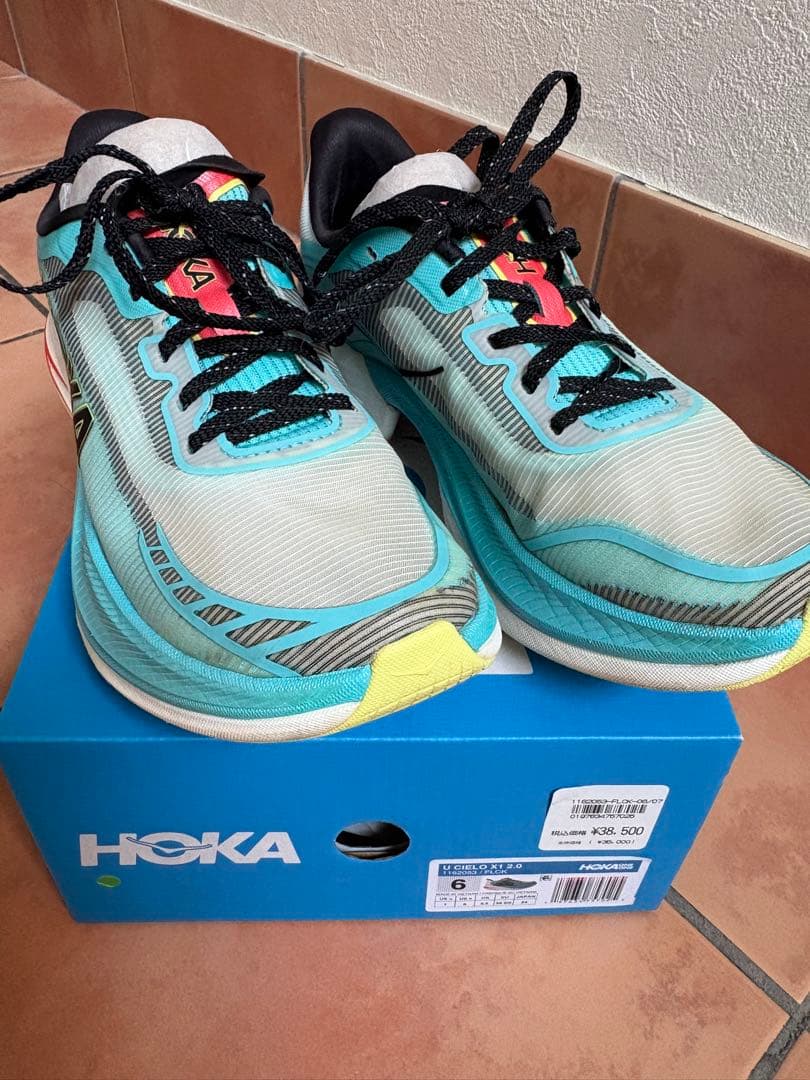 HOKAホカオネオネシエロカーボン厚底ランニング