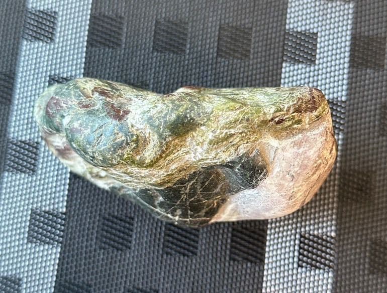 カッコいい石　パワーストーン　石　12 × 9 cm