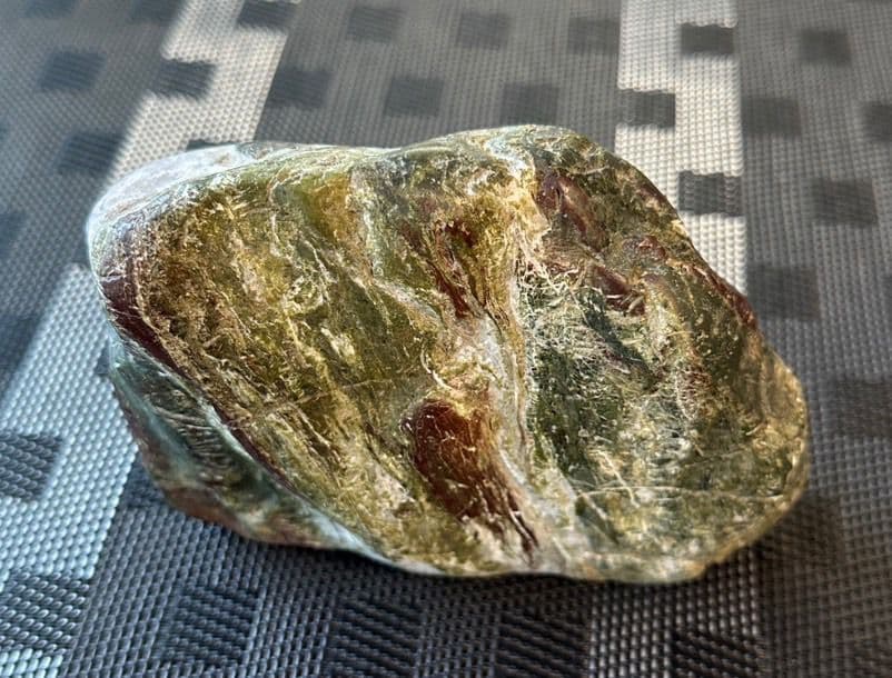 カッコいい石　パワーストーン　石　12 × 9 cm