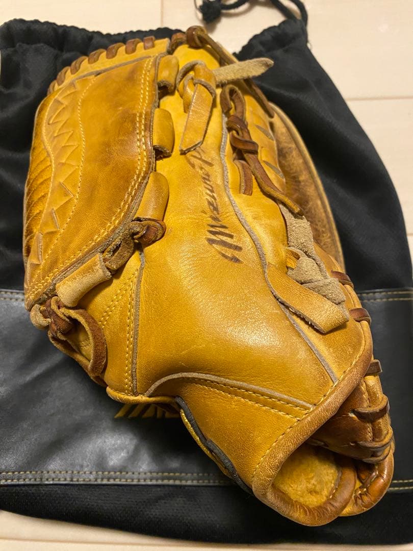 Mizuno ピッチャー用硬式グローブ(袋カバー付き)