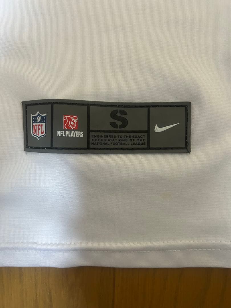 フィラデルフィア・イーグルスのジェイレンハーツジャージ（ホワイト）NIKEコラボ