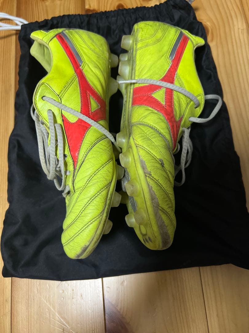 Mizuno サッカースパイク イエロー/レッド