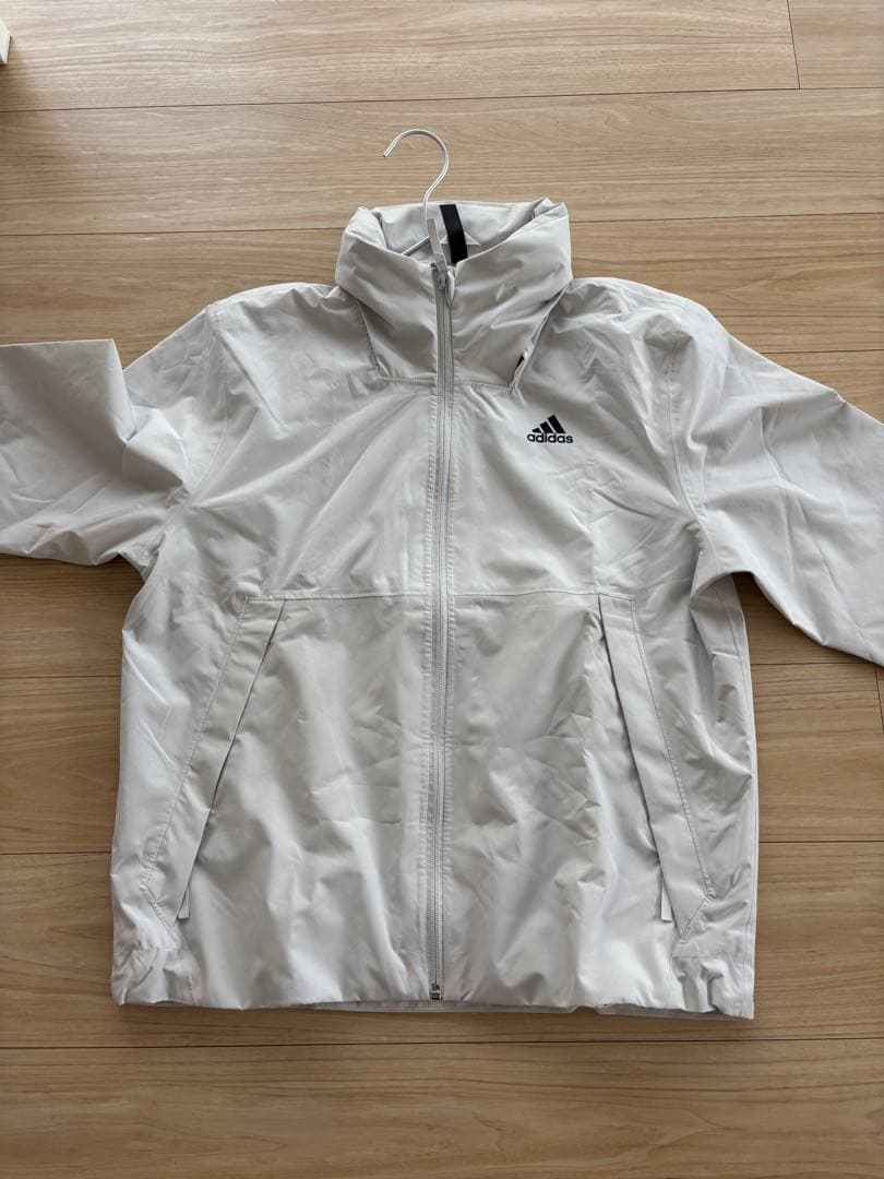 adidas フード付きホワイトレインジャケット
