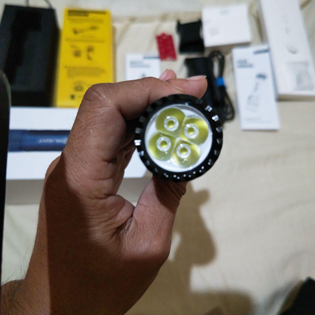 Olight Seeker 4 爆光 懐中電灯 4600ルーメン