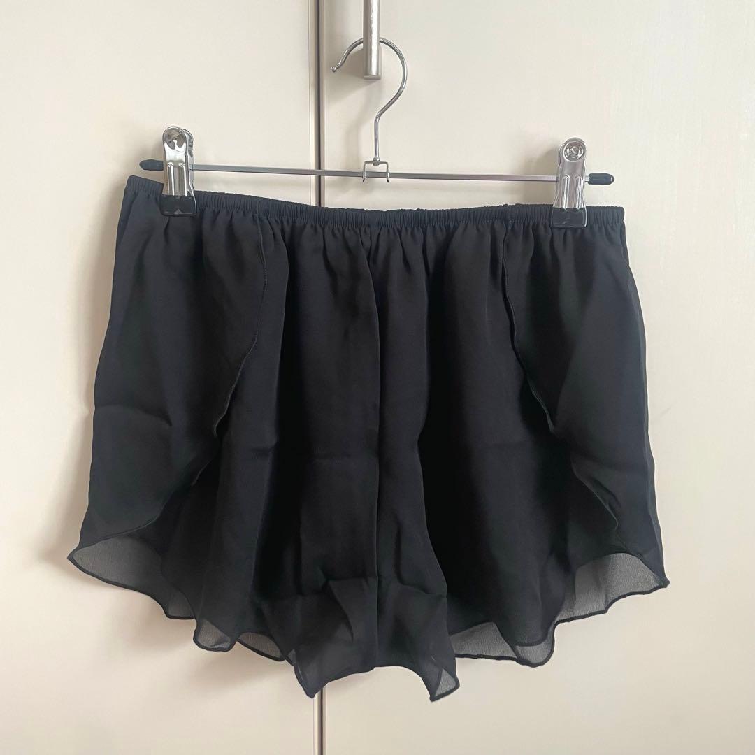 【新品タグ付】子ども バレエ ショートパンツ 130 140 黒 希少