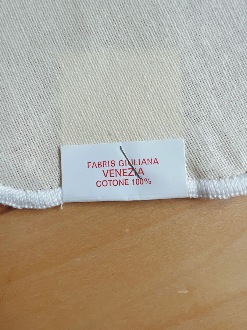 Fabris Giuliana イタリア製　円形テーブルクロス デイジー刺繍