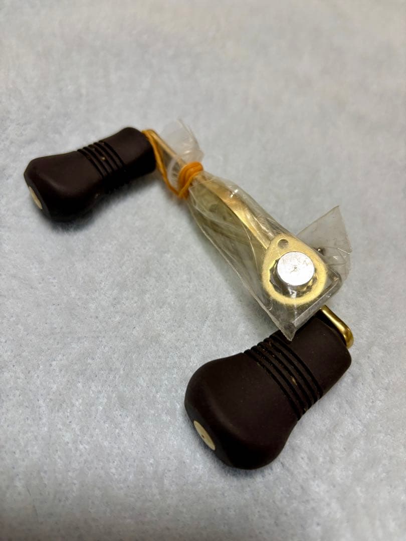 パワーと使い易さ！シマノカルカッタコンクエスト400（別途ダブルハンドル付）