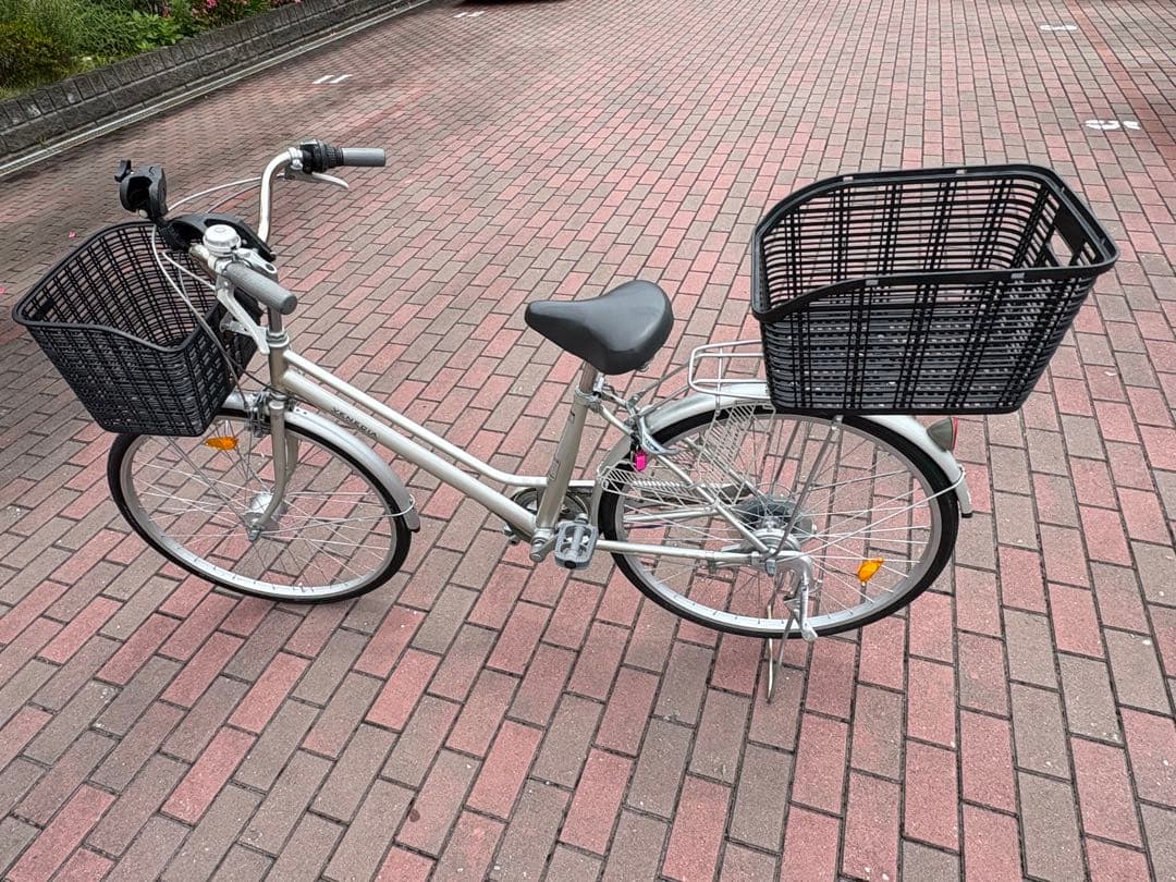 つー(在庫確認、)さん専用 前後籠付きAR変速付きシルバー 軽快車(26㌅)
