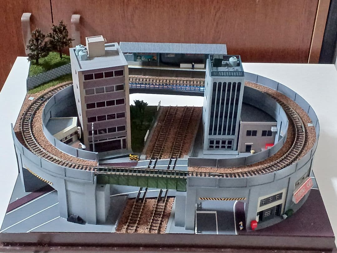 Nゲージ　走行可能・照明付きジオラマ(アクリルカバー付き)
