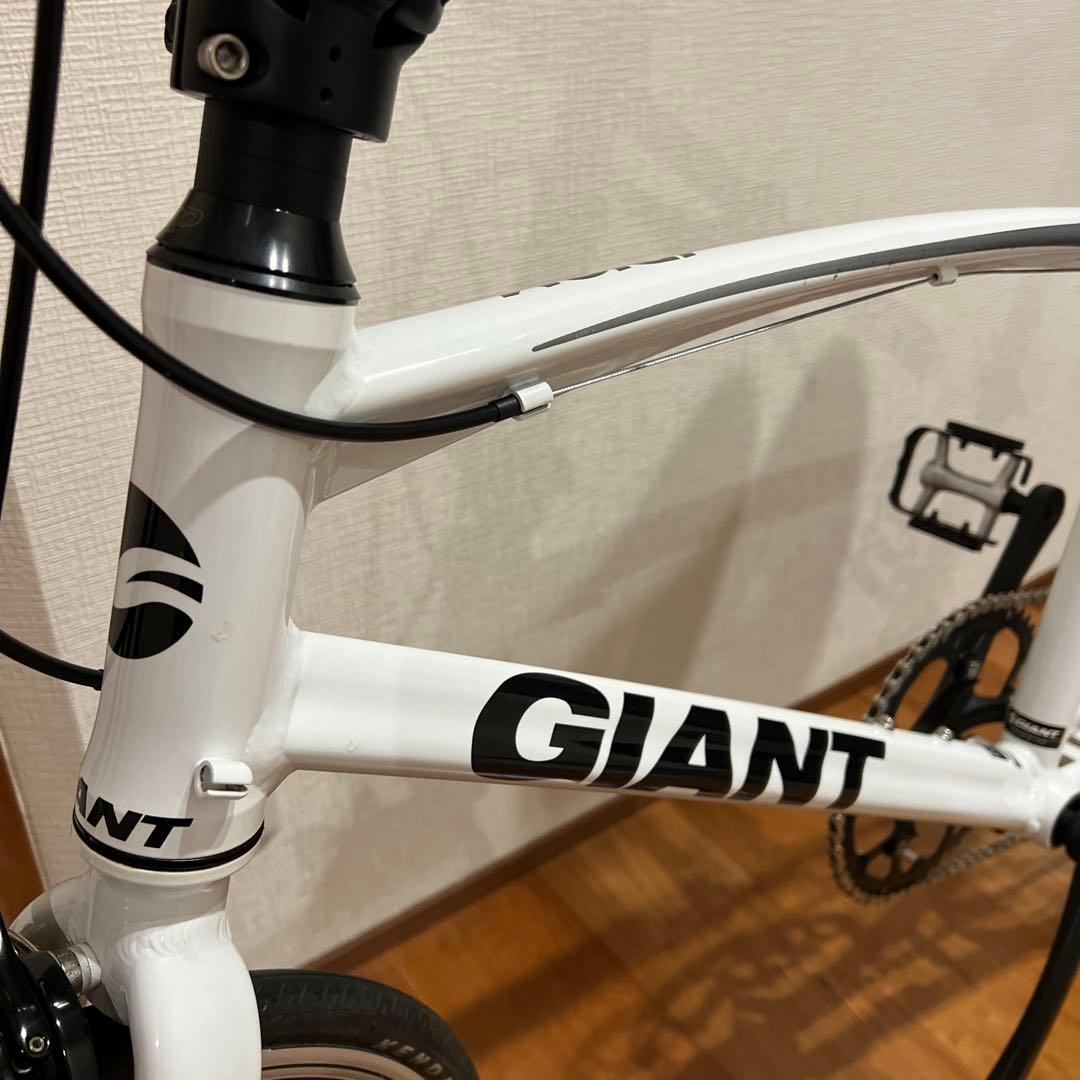美品 GIANT Idiom 20インチ 9速 新品部品 スラム ダホン ターン