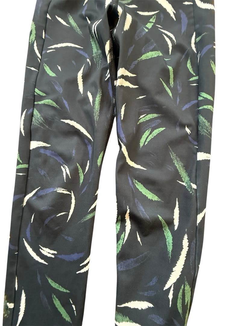 【emmi】yogalleaf柄レギンス&ブラトップ エミ　ヨガウェア　1