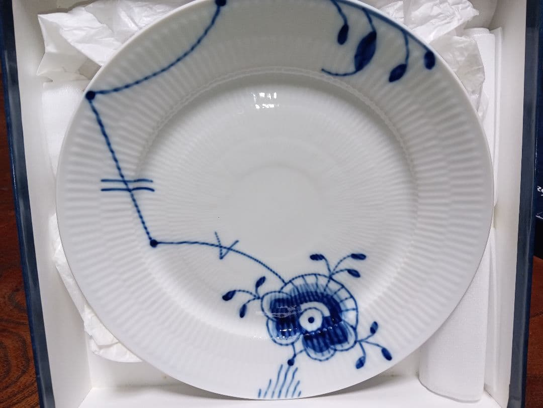 定価14,300円！ロイヤルコペンハーゲン〜「ブルーフルーテッド メガプレート」