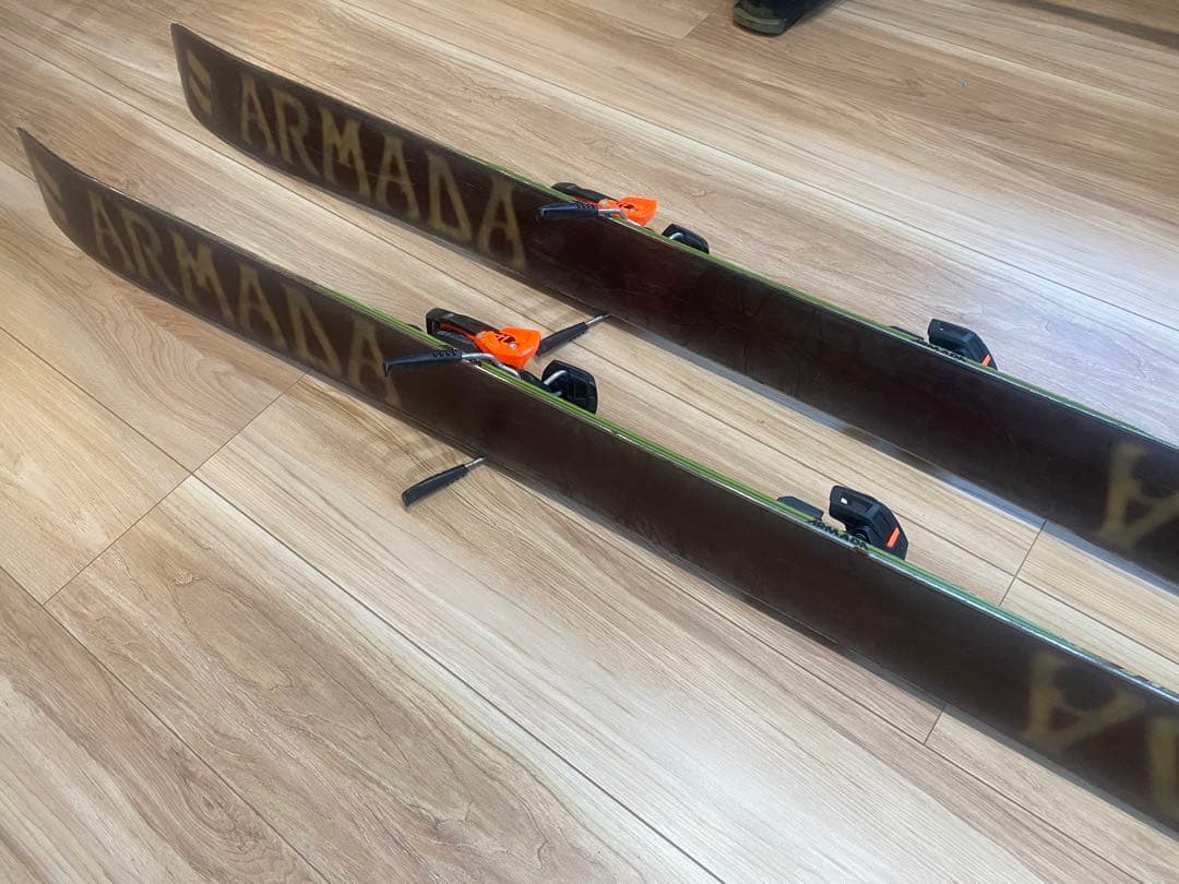 【直接お引き渡し限定】ARMADA B-DOGモデル・スキー板セット