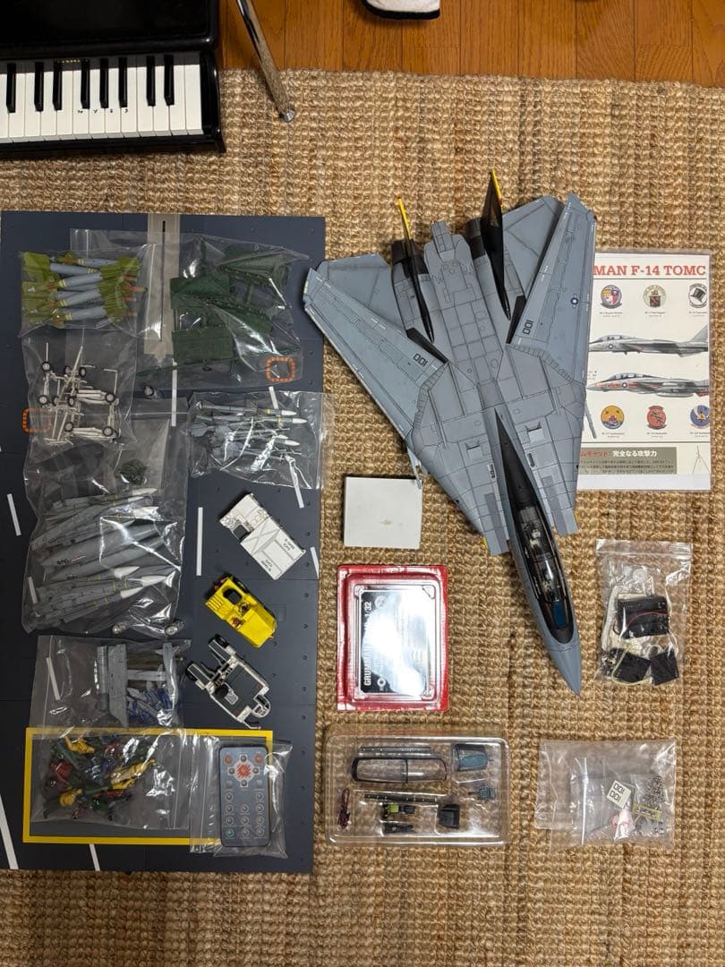 Hachette 1/32 F-14雄猫戦闘機 分冊組み立て合金模型