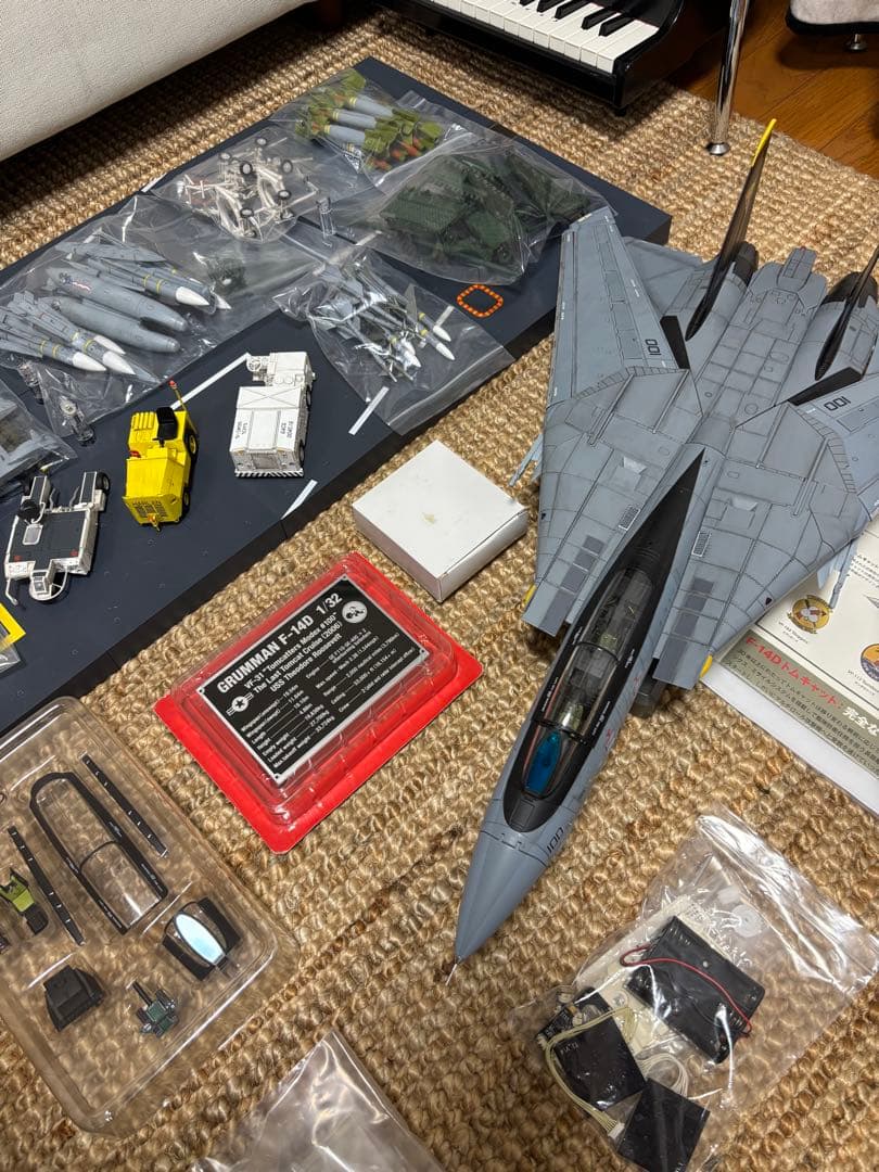 Hachette 1/32 F-14雄猫戦闘機 分冊組み立て合金模型