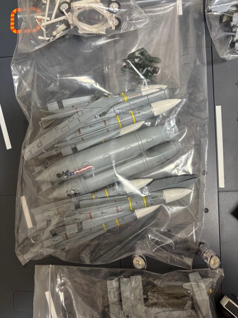 Hachette 1/32 F-14雄猫戦闘機 分冊組み立て合金模型