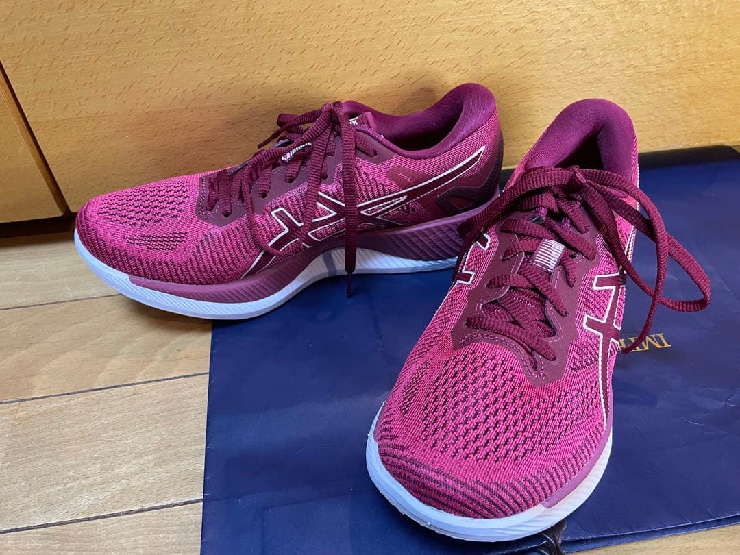 A美品アシックスランニングジョギングシューズグライドライド軽量通気24㎝ワイン色