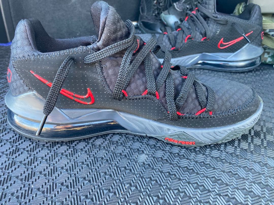 NikeLeBron17LowBredナイキレブロン17ロー28.5cm NBA