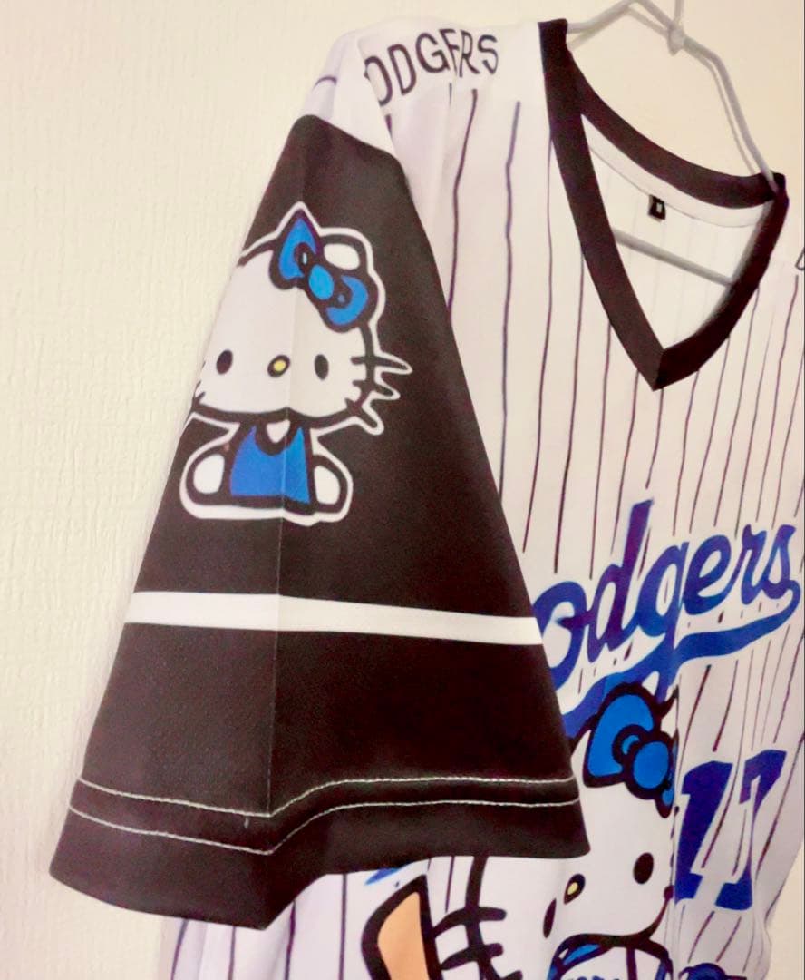 ✮希少✮最終値下げ☆新品✮ハローキティ50周年✮ドジャースコラボ☆黒×青