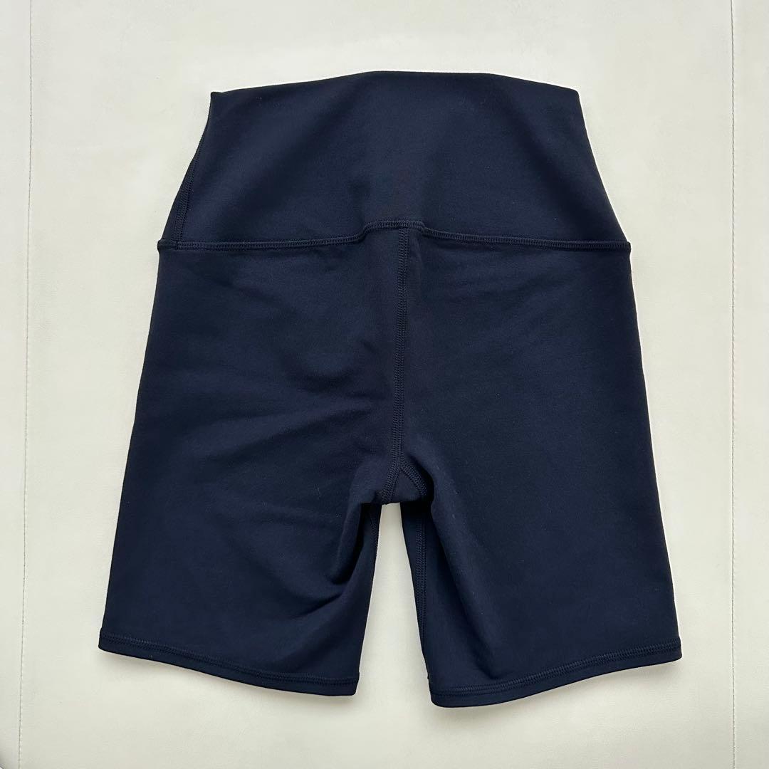 alo yoga High Waist Biker Short ショートパンツ
