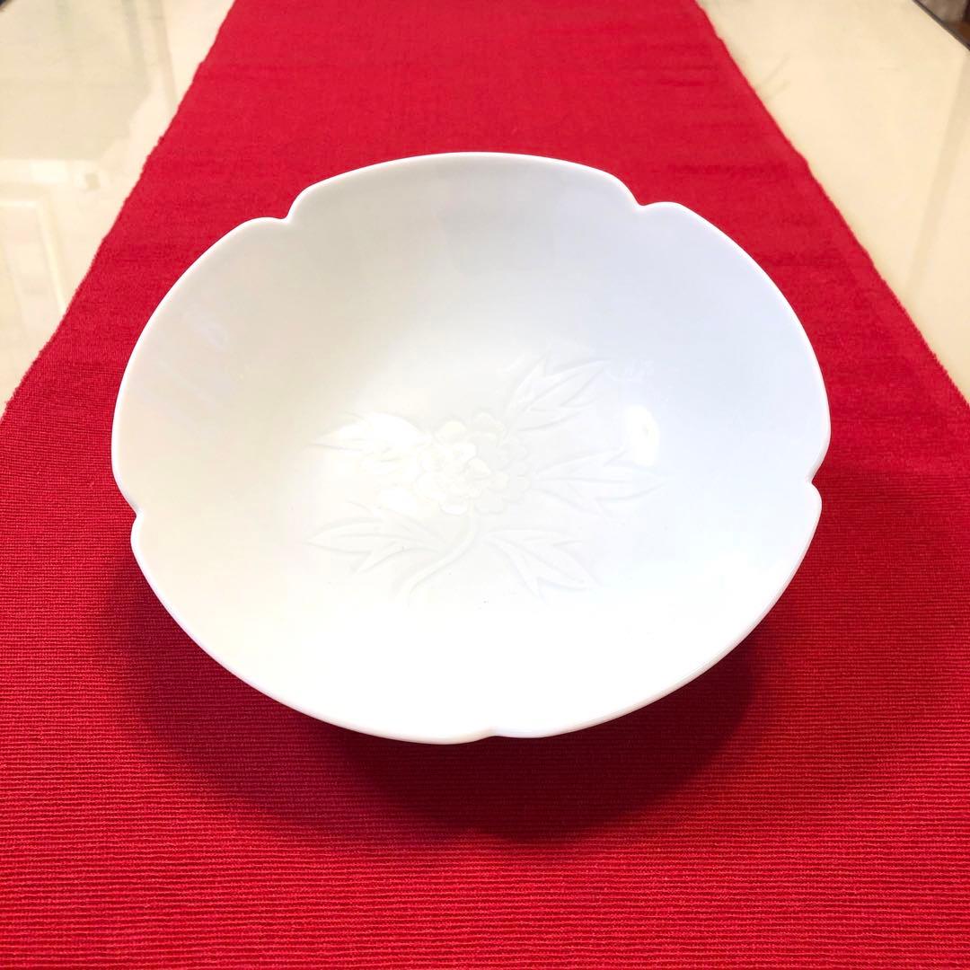 人間国宝　井上萬二　白磁牡丹彫文　菓子鉢【未使用保管品】