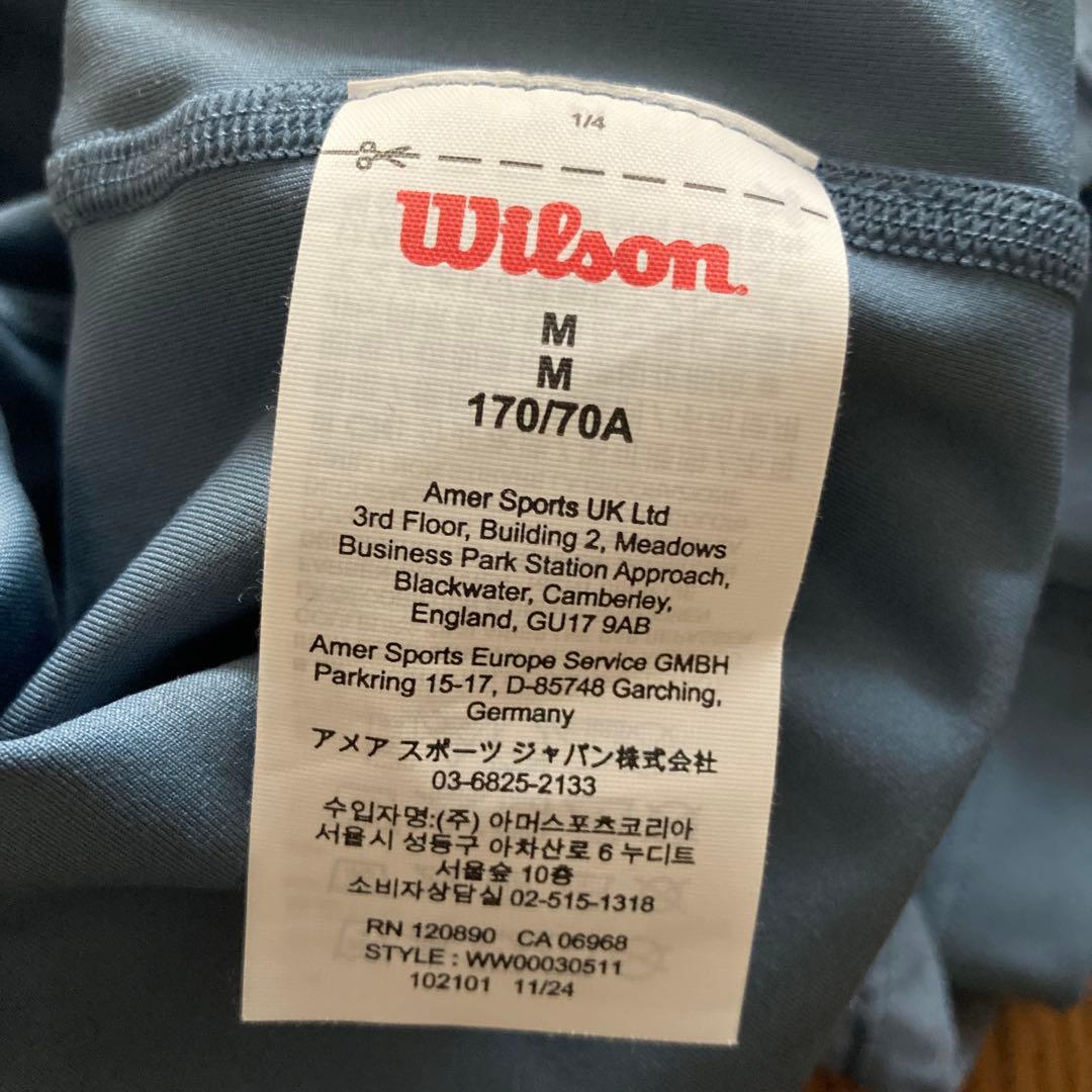 Wilson 薄い燻んだブルーのテニスクロップドTシャツ＆スコート