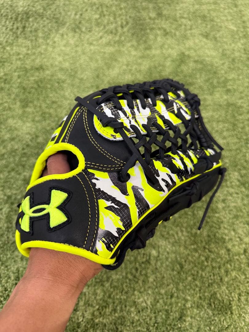 ✨超貴重✨Under Armour グローブ迷彩 外野手用 軟式グローブ