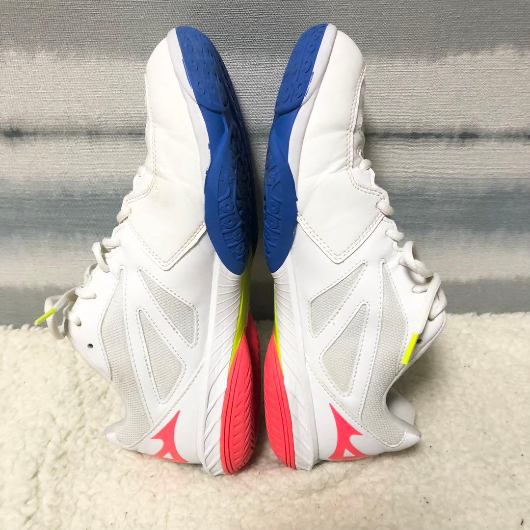 ☆大人気モデル！【MIZUNO】ミズノ　バドミントンシューズ　ウエーブクロー2