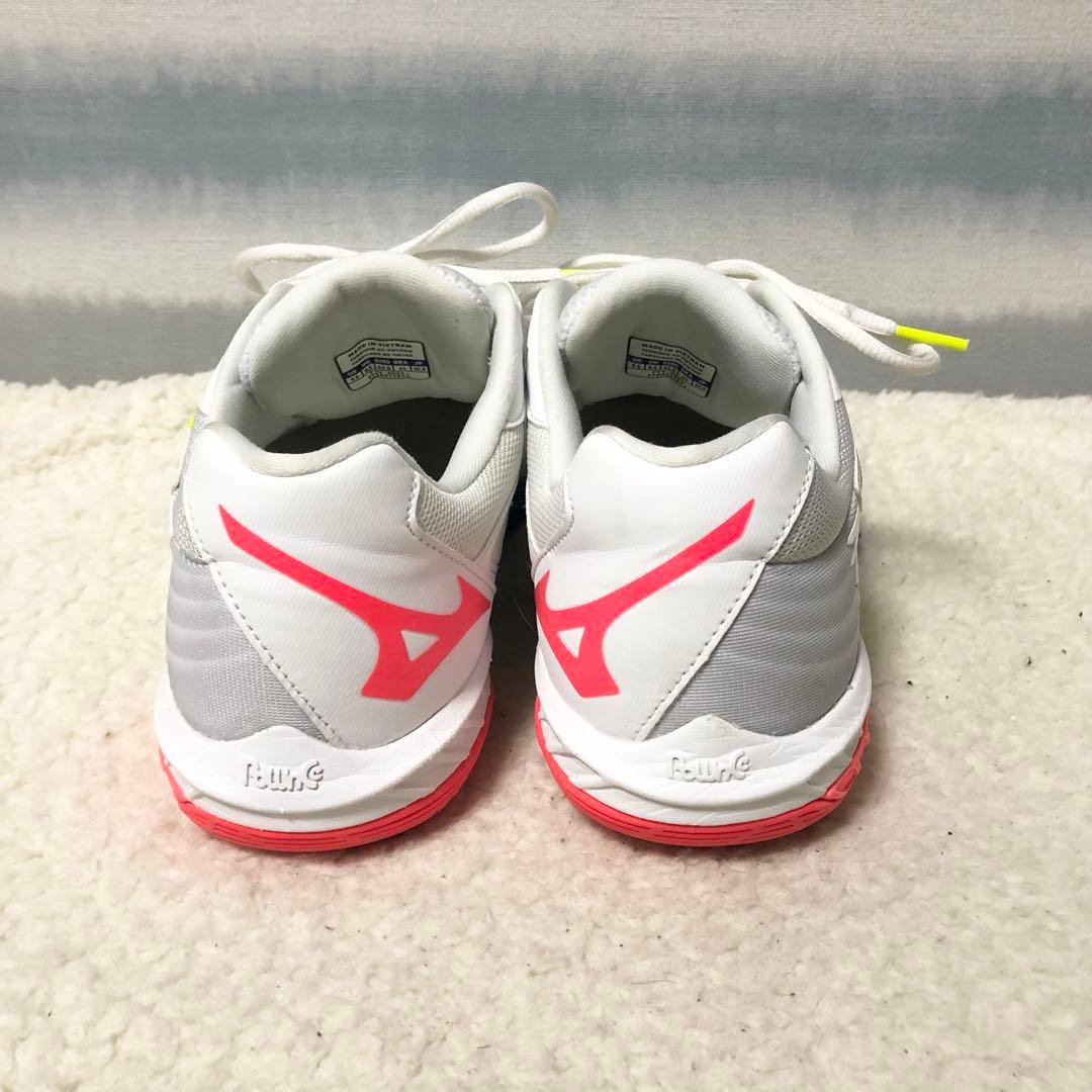 ☆大人気モデル！【MIZUNO】ミズノ　バドミントンシューズ　ウエーブクロー2
