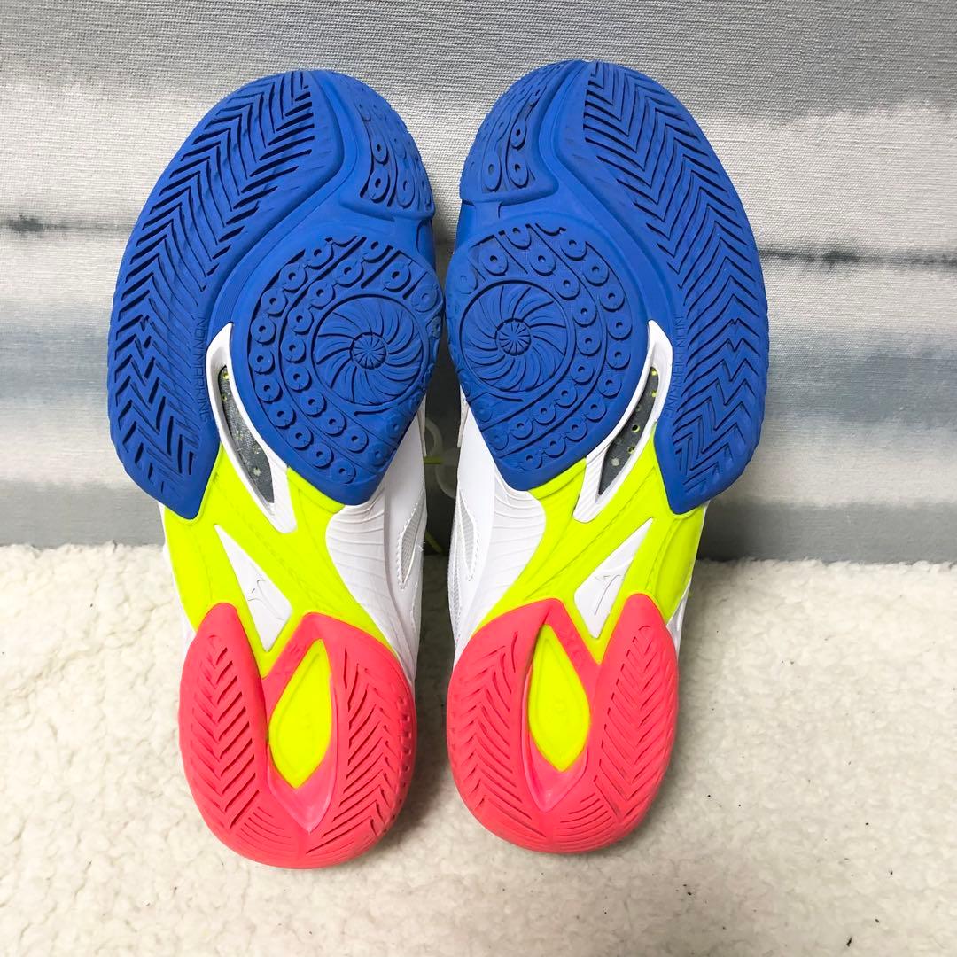 ☆大人気モデル！【MIZUNO】ミズノ　バドミントンシューズ　ウエーブクロー2