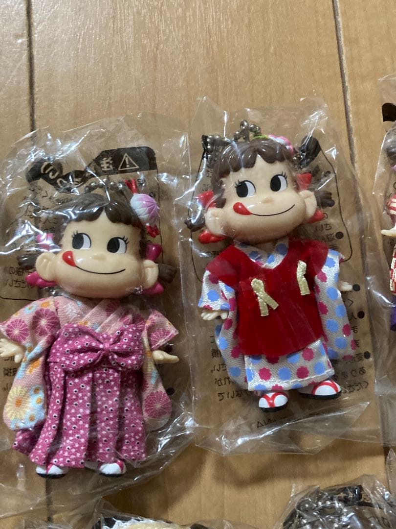 新品未開封 ペコちゃん キーホルダー フィギュア マスコット 16体セット