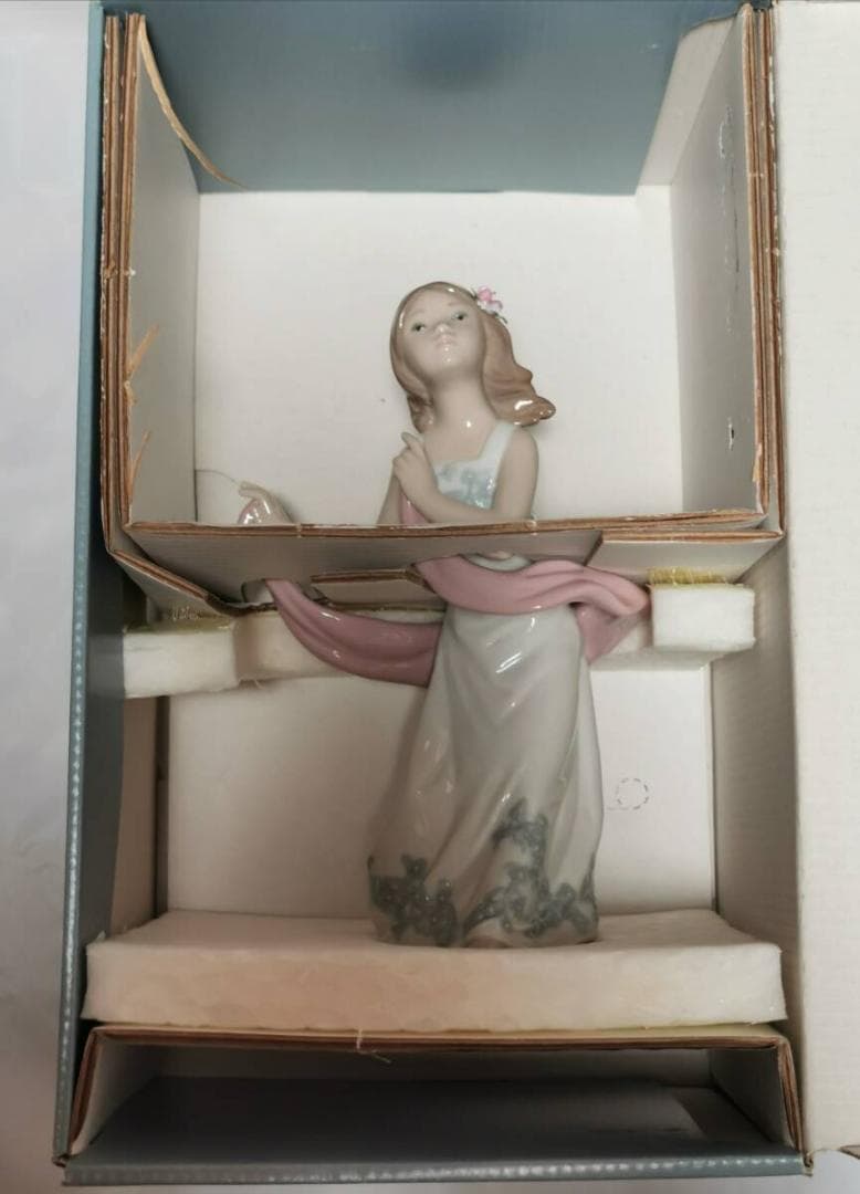 リヤドロ LLADRO 穏やかな風 01008585 人形 置物 置き物