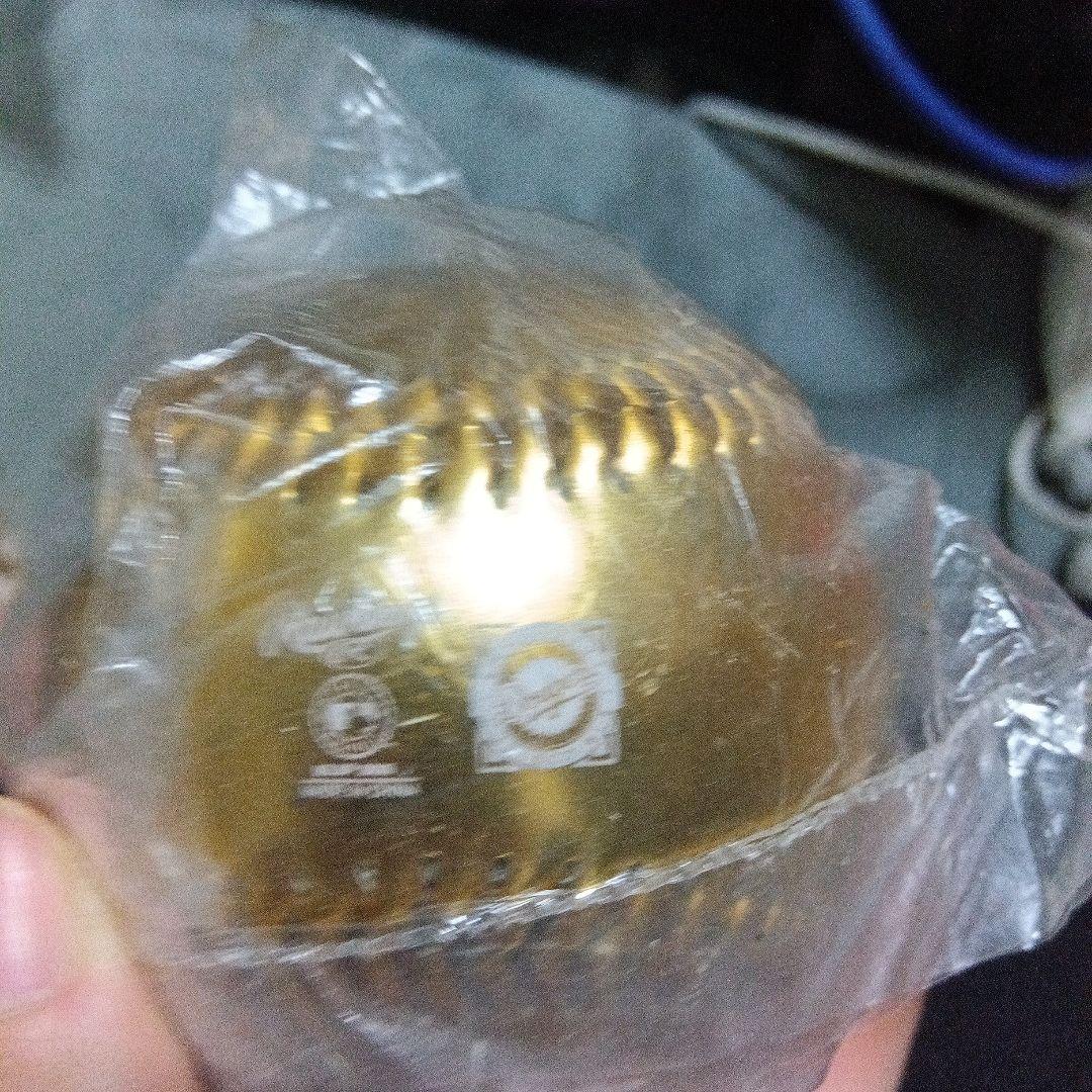 LAドジャース、装飾用金色硬球2球