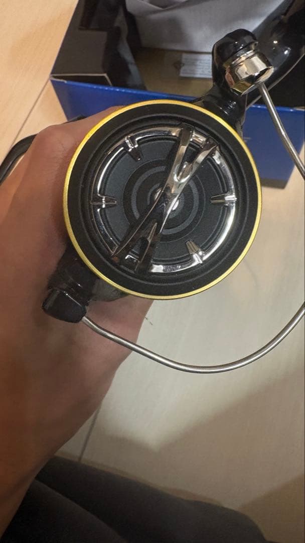 SW4000XG スピニングリール 黒/金　SHIMANO