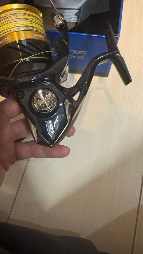 SW4000XG スピニングリール 黒/金　SHIMANO
