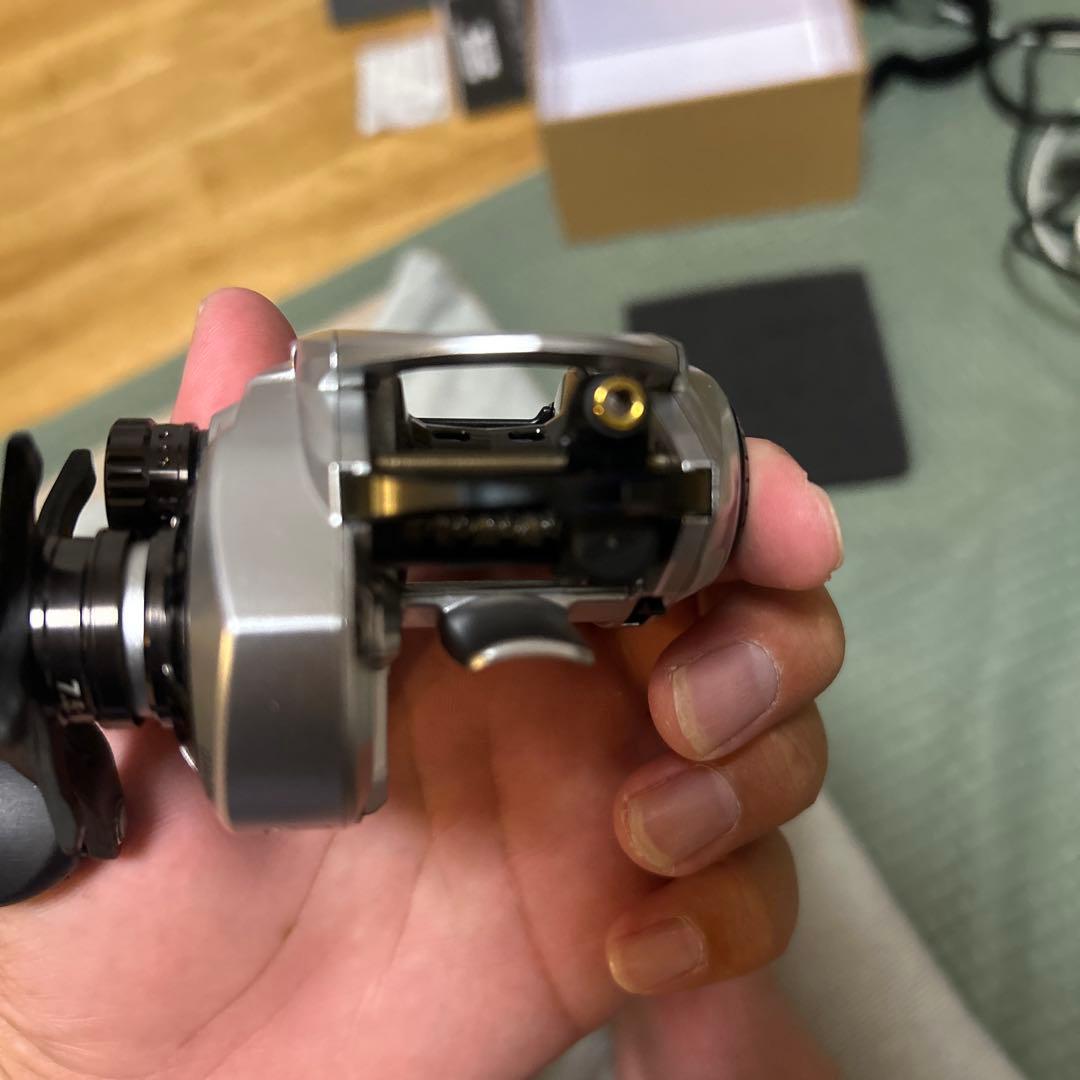 Abu Garcia ZENON MG7 ベイトリール シルバー