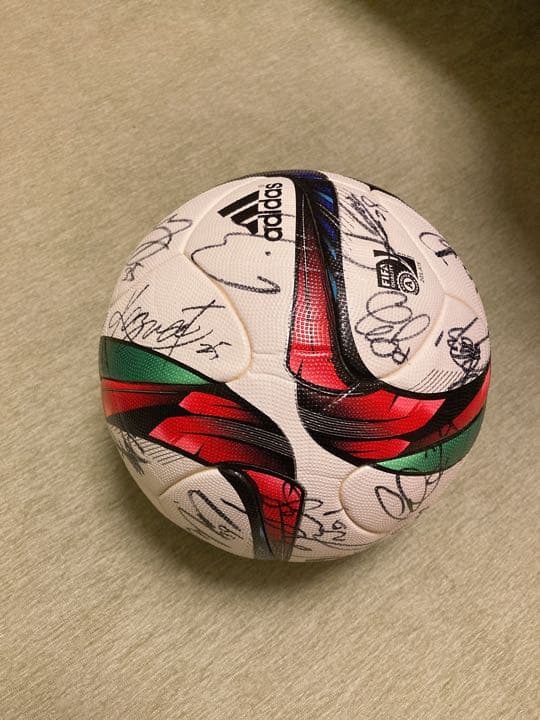 サイン入りサッカーボール