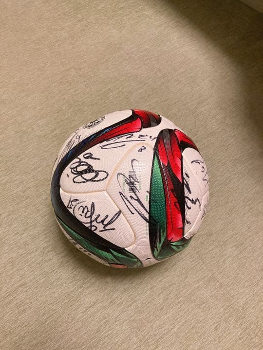 サイン入りサッカーボール