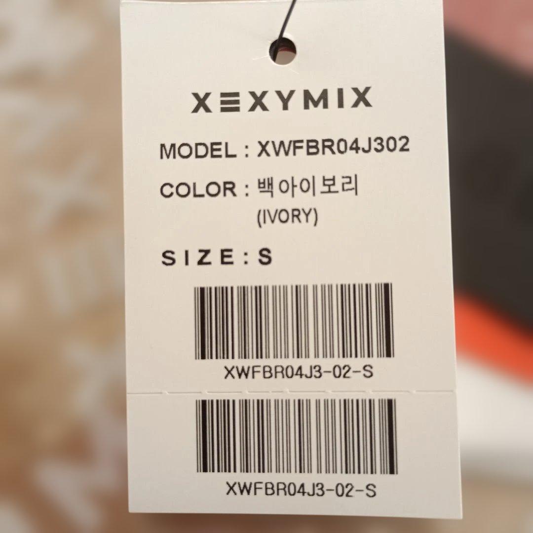 XEXYMIX ゼクシィミックス　　ホワイトスポーツブラ R-X（新品タグ付き)