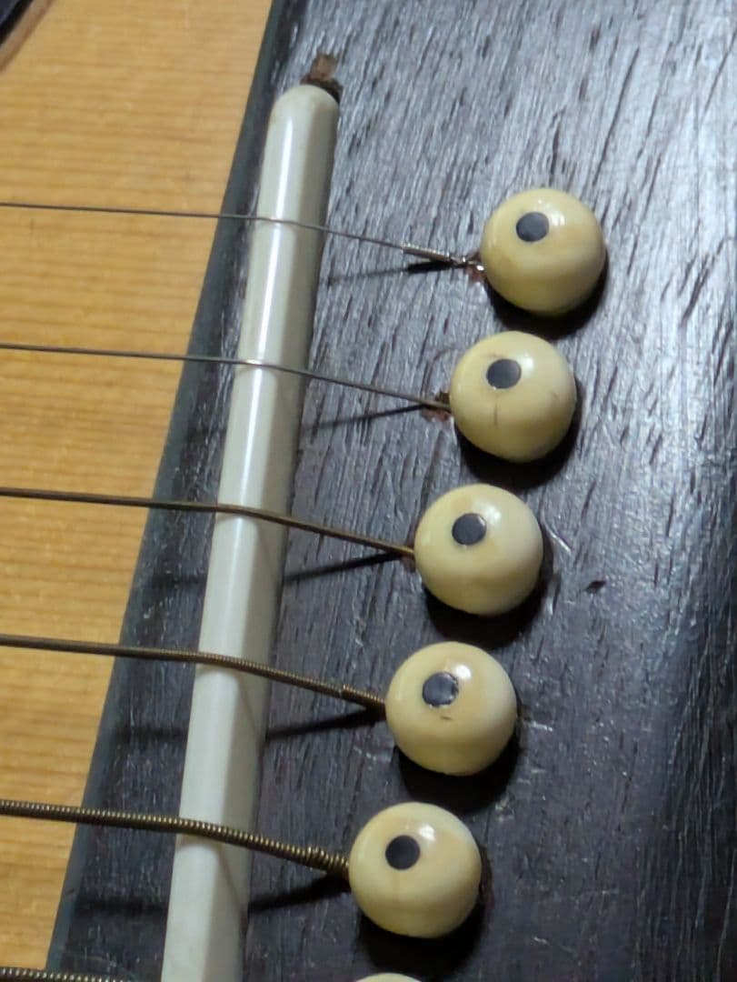 ヤマハ（YAMAHA）のFG-351アコースティックギターです。