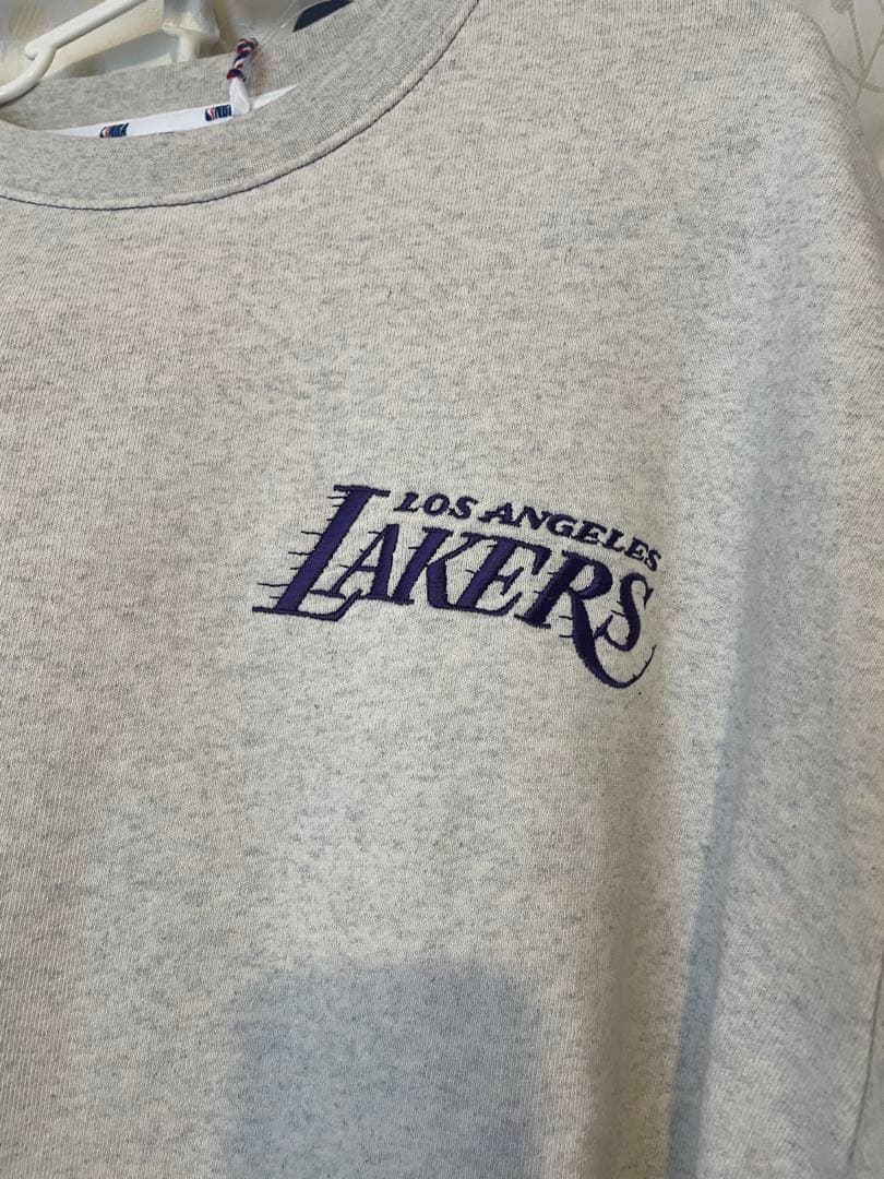 【新品】ロサンゼルス・レイカーズ スウェット　グレーL XL バスケトレーナー