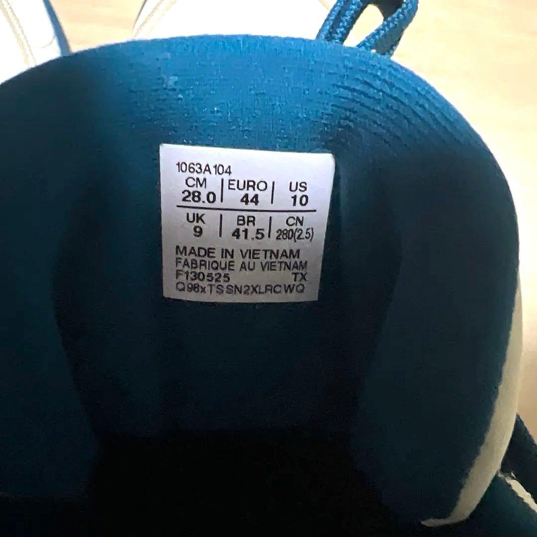 新品未使用　アシックス UNPRE ARS 3 28cm バッシュ