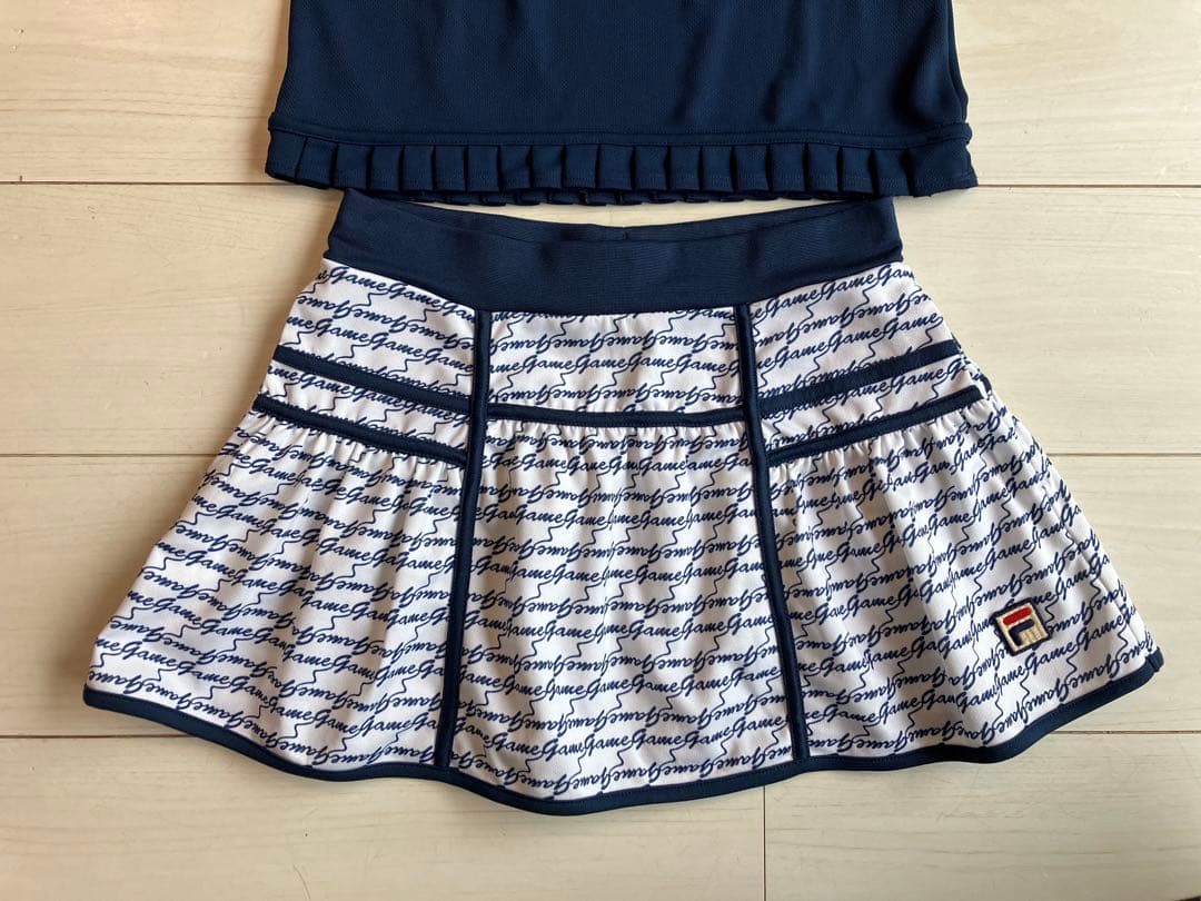 minmi＊フィラ＊シルエットの綺麗なスコートと裾プリーツが可愛い上下