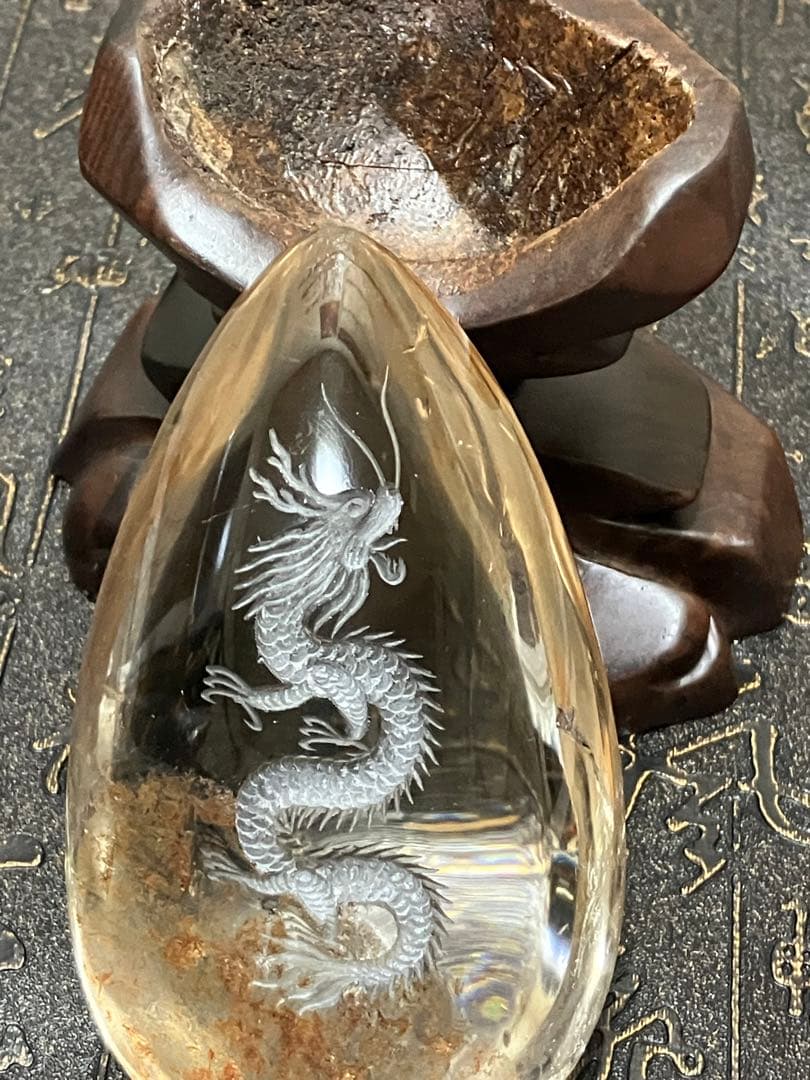 オーロラクォーツ龍彫置物　台座付　約115.3×約68.6mm×約50.4mm
