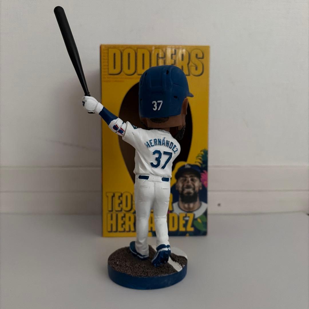 【米限定激レア】ドジャース TEOSCAR HERNANDEZ ボブルヘッド人形