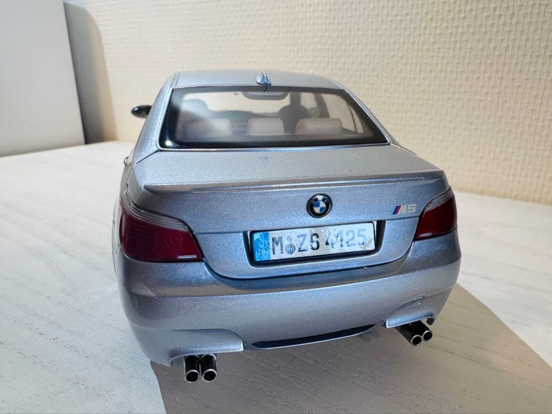  M5 ミニカー 1/18 シルバー